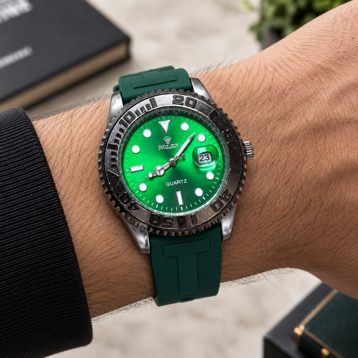 Green Luxury Style Men's Analog Watch with Silicone Strap